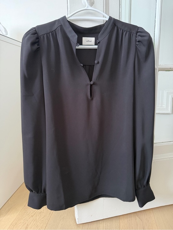 Aritzia Tops - Aritzia Wilfred Blouse